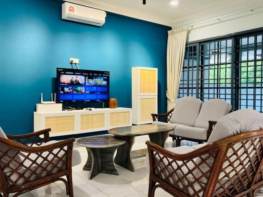 Modern Retro Gathering House 5min Town Rumah percutian