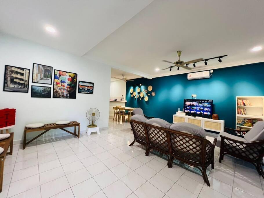 Modern Retro Gathering House 5min Town Ipoh